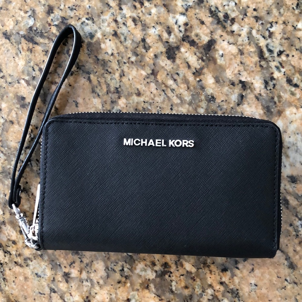 Michael Kors wristlet🖤